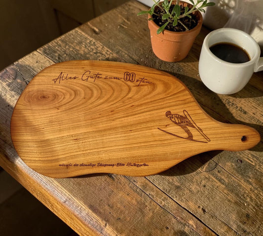 Schneidebrett Kirsch Naturform mit Griff