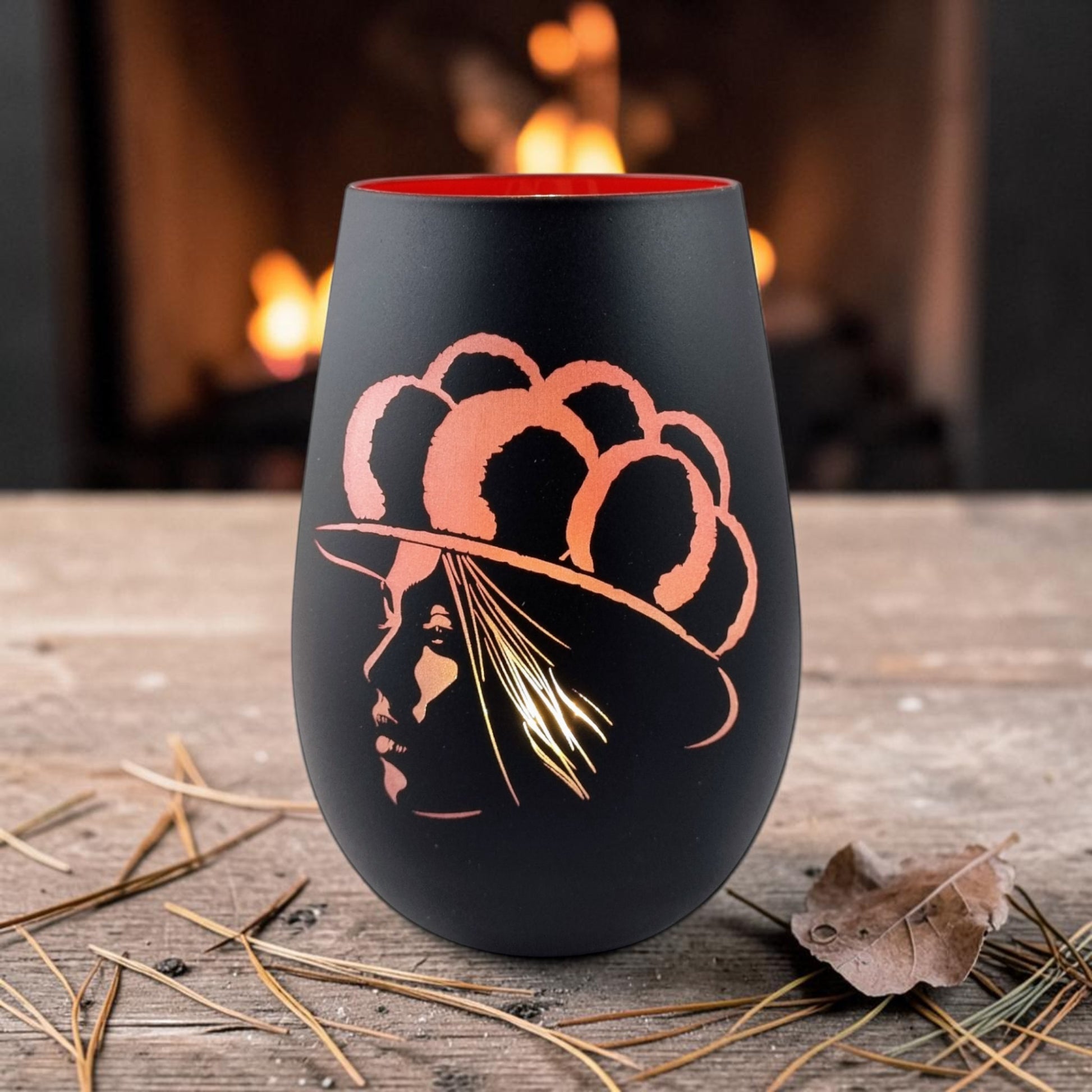 Schwarzwald Gravur black glass lantern with engraved Black Forest Lady silhouette and Bollenhut hat, red interior.