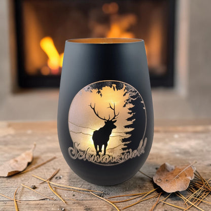 Schwarzwald Gravur black glass lantern with deer panorama laser engraving and warm golden interior.