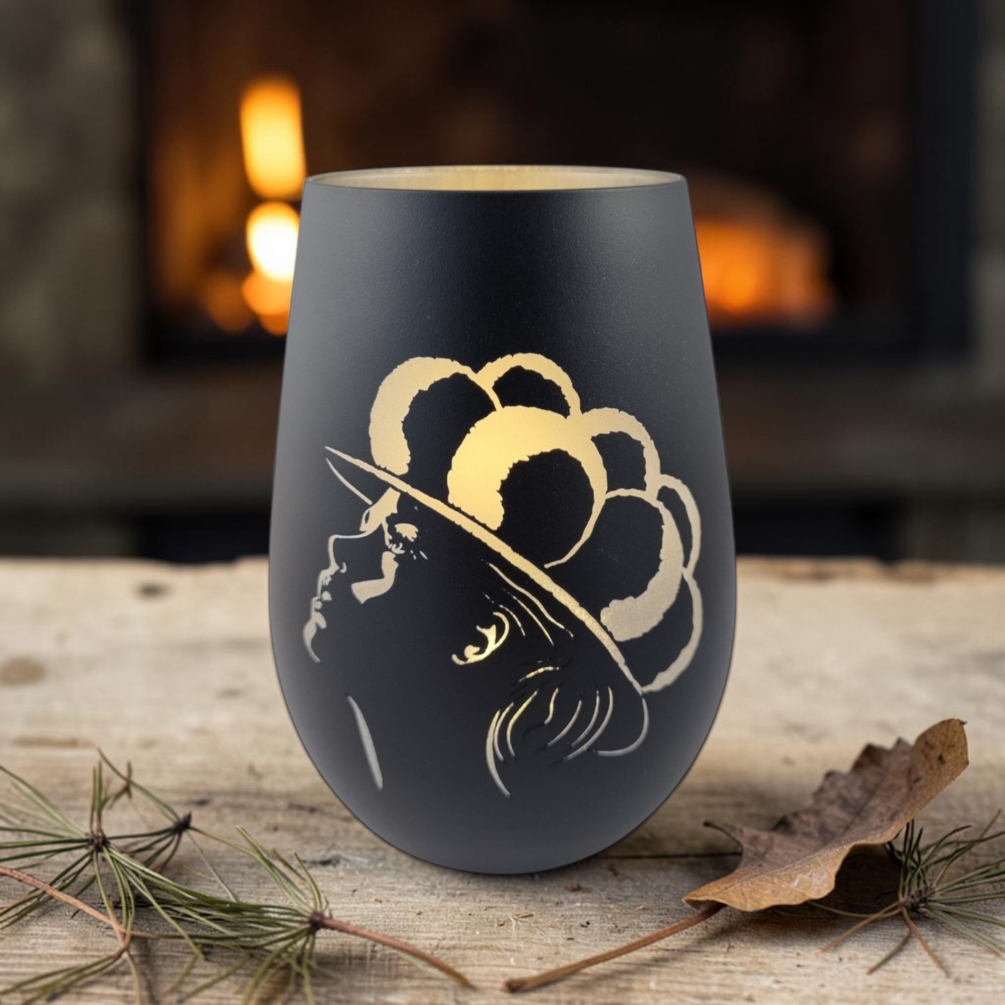 Schwarzwald Gravur black glass windlight with engraved profile of a woman in a hat, 8cm x 12cm