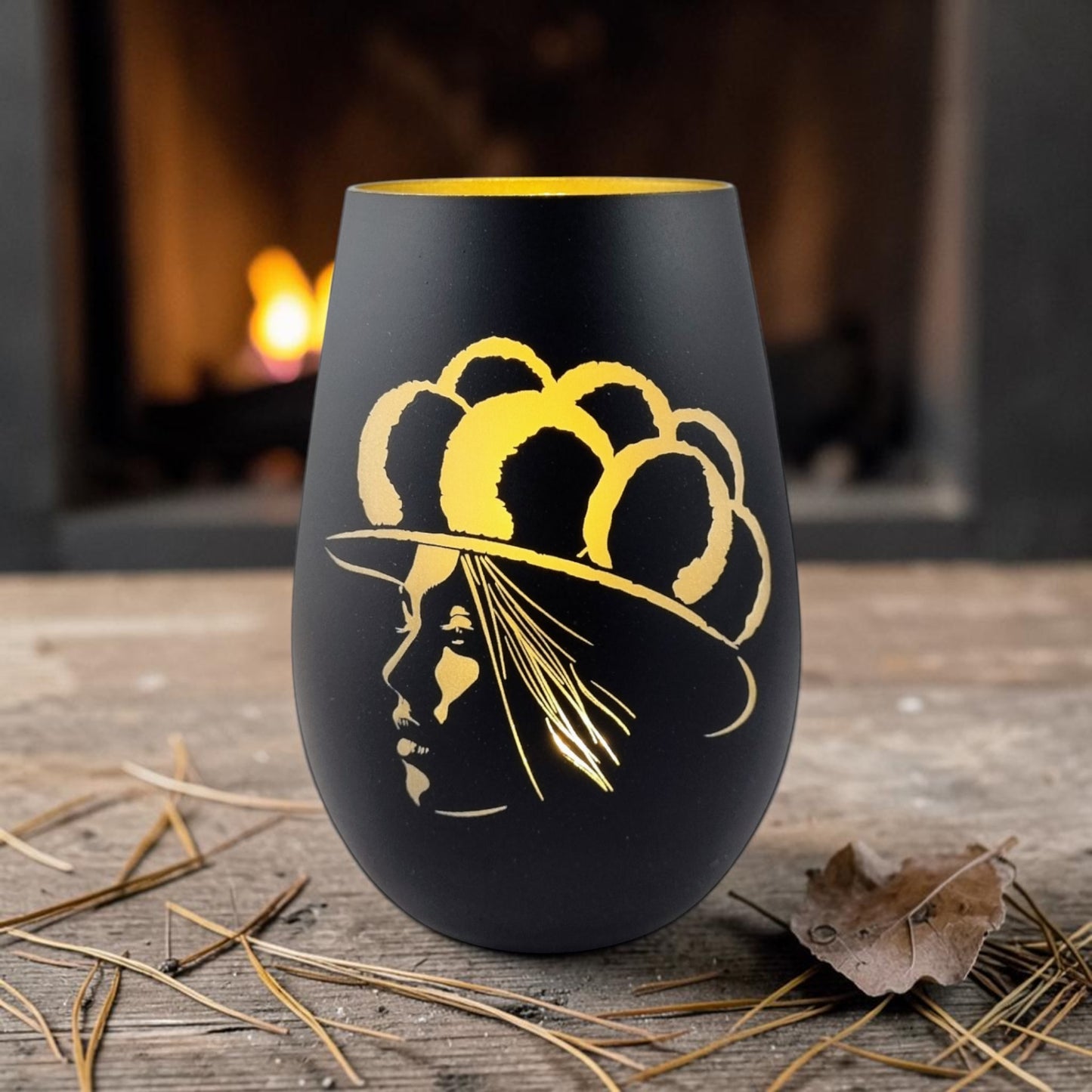 Schwarzwald Gravur black glass windlight with gold Bollenhut lady silhouette engraving. 8cm x 12cm.